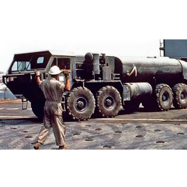 M978 Fuel Servicing Truck Military model kit