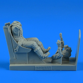 US NAVY WWII Pilot with seat for Vought F4U-1/F4U-2 Corsair (designed to be used with Trumpeter kits) Figure