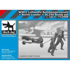 WWII Luftwaffe personal +bomb loader + SC250 bomb 
