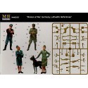 Luftwaffe figures. 2 men 2 women and a Doberman.(This set is called ′Women at War′ Germany Luftwaffe Helferinnen)