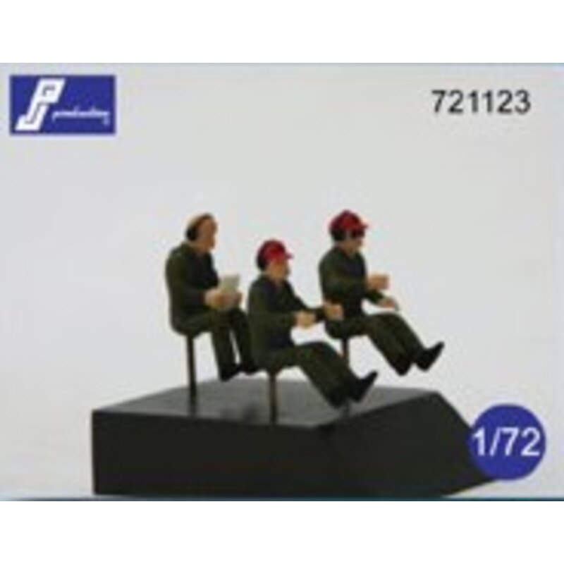 Transport pilots seated in aircraft (set of 3 figures - To be used in most of modern transport aircraft).