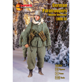 WWII German Paratroopers (Winter Uniform) Figure