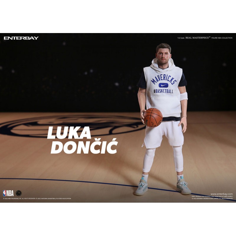 NBA Collection Real Masterpiece Luka Doncic 30 cm