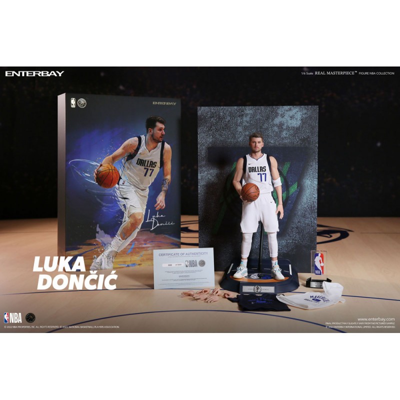 NBA Collection Real Masterpiece Luka Doncic 30 cm
