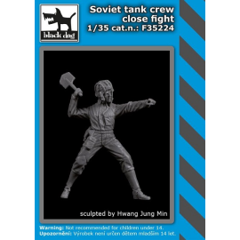 SOVIET TANK CREW CLOSE FIGHT