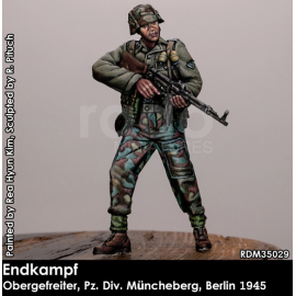 ENDKAMPF - OBERGEFREITER, PZ. DIV. MÜNCHEBERG - BERLIN 1945