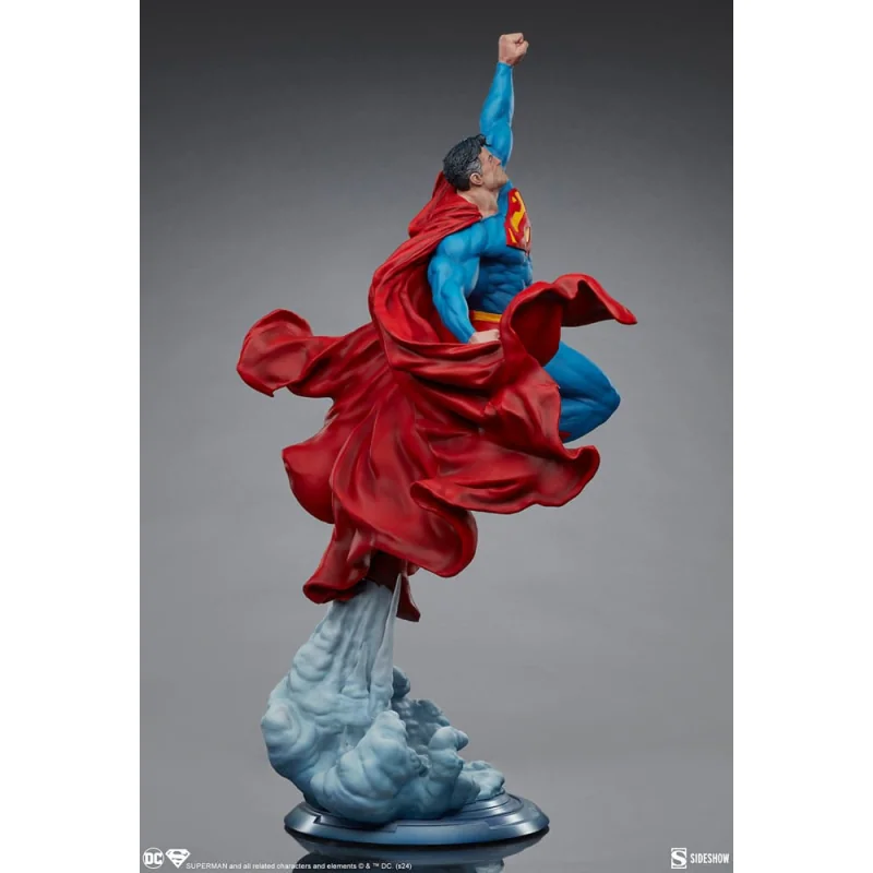 DC Comics Premium Format Superman Statue 84 cm