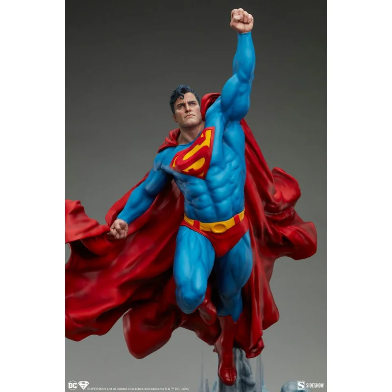 DC Comics Premium Format Superman Statue 84 cm