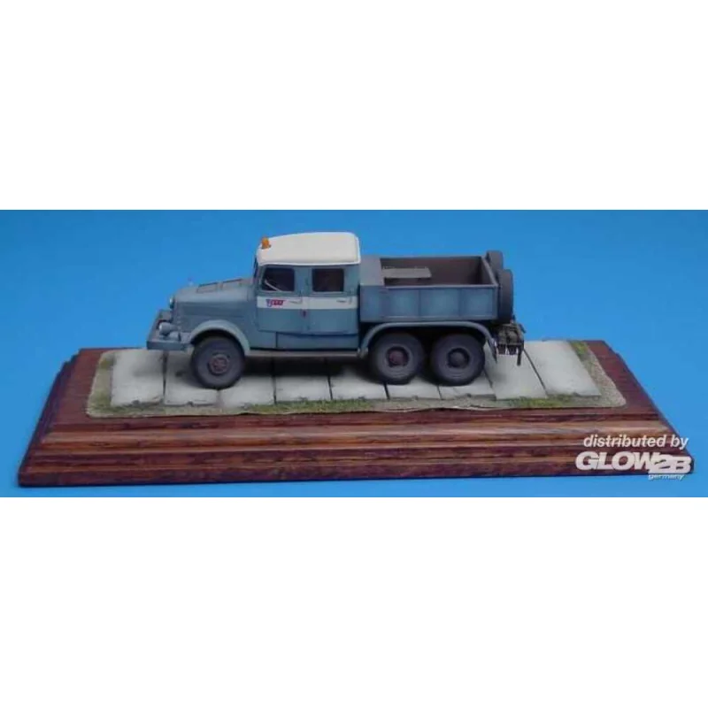 Tatra T141 Model kit 