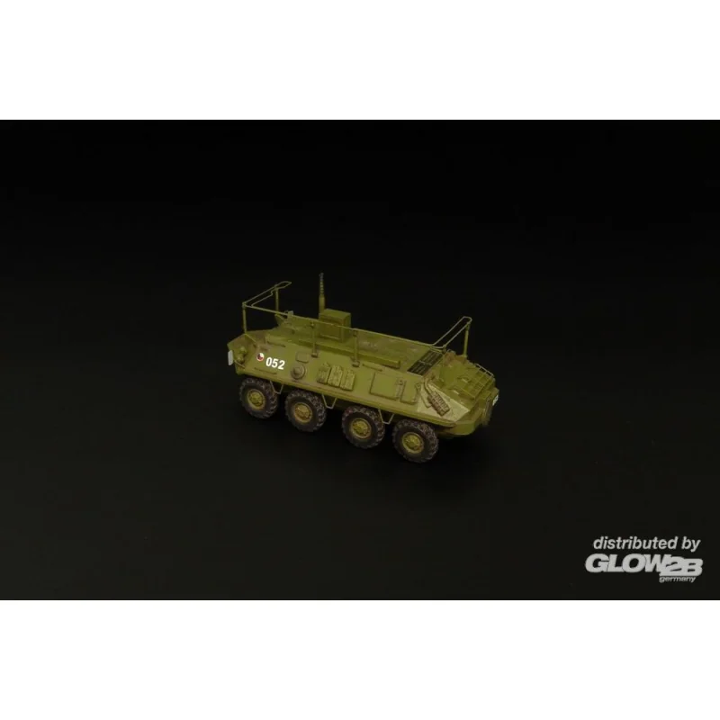 BTR-60 PU Military model kit