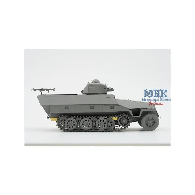 BORDER MODEL: 1/35; Sd.Kfz.251 /1 Ausf.D with R35 turret with PE and workable tracks Military model kit