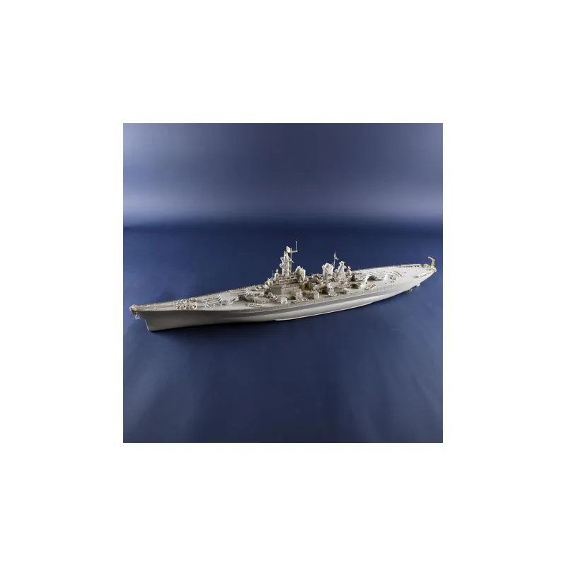 95T05372 USS Montana BB-67 1:350 Plastic Ship Model