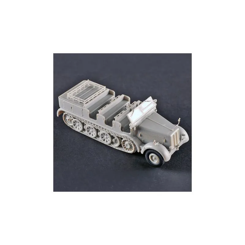 Plastic model of truck Sd.Kfz.8 heavy tractor 12t 1:72