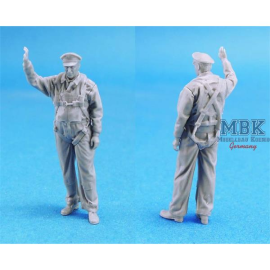 WW2 US Bomber Pilot on the ground 1:48 Figure 