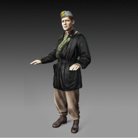 Royal Model: 1/35; Italian tanker M75/18 WWII Figure 