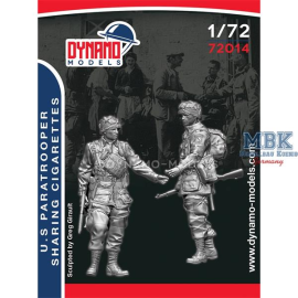 U.S. Paratroopers Sharing Cigarettes 1:72 Figure 